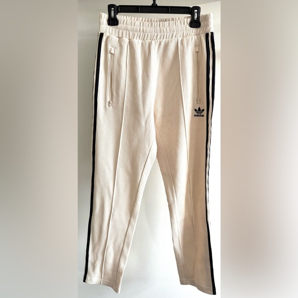 Adidas Unisex original superstar Cream Track Pants NWOT - Picture 4 of 10